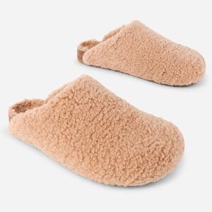 NWT Intentionally Cozy Sherpa Tan Fleece Slippers - size 10